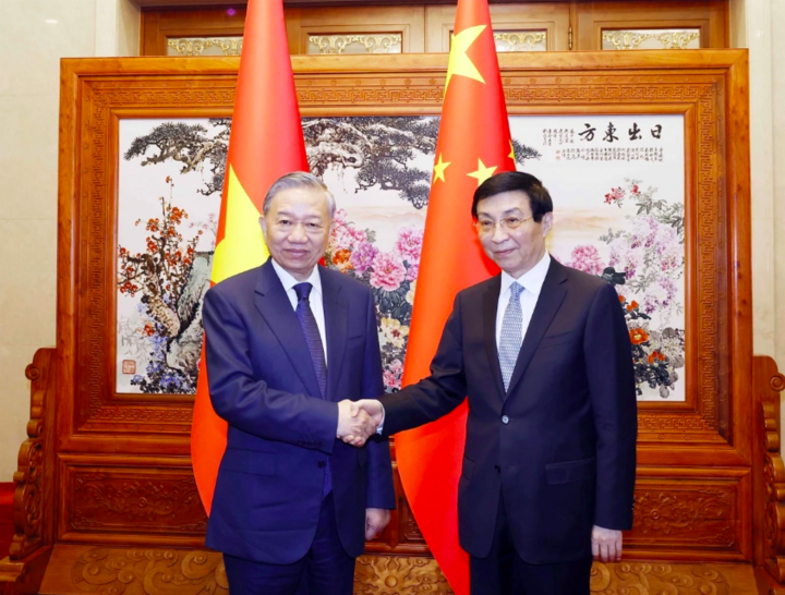 Tổng Bí thư, Chủ tịch nước Tô Lâm hội kiến Chủ tịch Chính hiệp toàn quốc Trung Quốc Vương Hộ Ninh. (Ảnh: Thống Nhất - TTXVN)