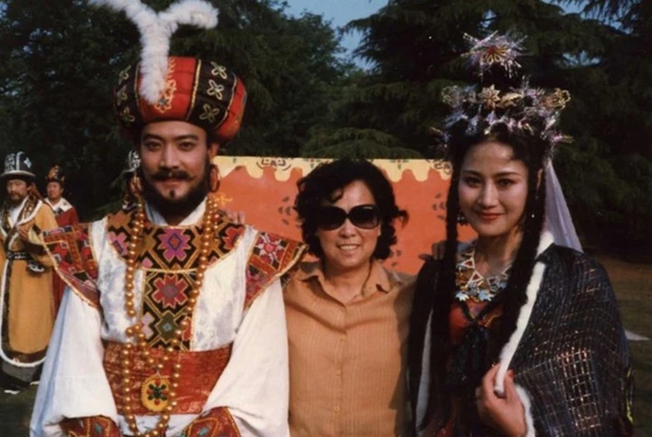 Cung Minh bên cố đạo diễn Dương Khiết và cố diễn viên Chiêm Bình Bình.