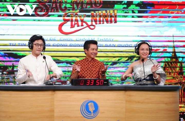 Dấu ấn nổi bật trong các chương trình phát thanh trực tiếp là bám sát hơi thở đời sống, phản ánh kịp thời những vấn đề thời sự.