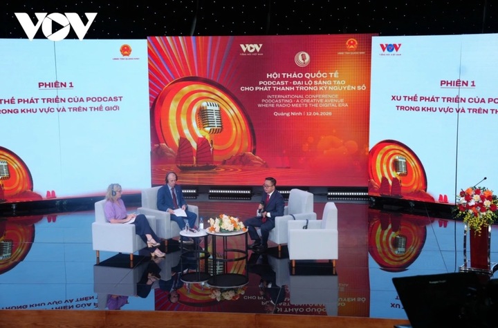 Hội thảo “Podcast - Đại lộ sáng tạo cho phát thanh trong kỷ nguyên số” thu hút nhiều nhà báo, chuyên gia quan tâm và tham dự.