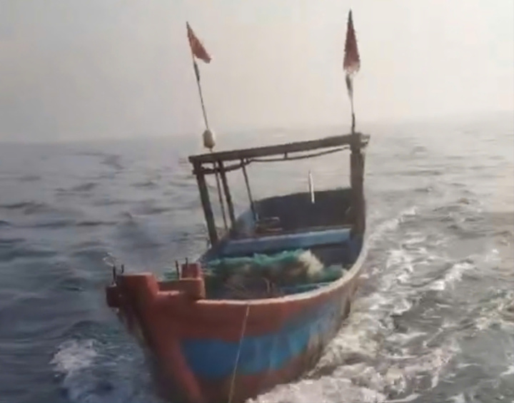 Ghe máy của ông Hiền được tìm thấy.