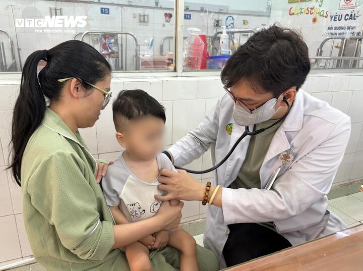 Số trẻ nhập viện do các bệnh về đường tiêu hoá gia tăng trong mùa nắng nóng.