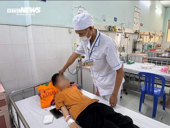 Bệnh nhi điều trị tại phòng cấp cứu, khoa Tiêu hoá, Bệnh viện Nhi Đồng 2.