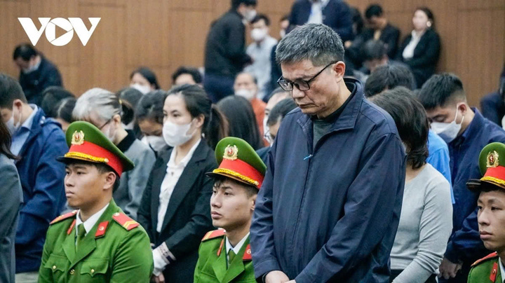 Cựu Cục trưởng Cục An toàn thực phẩm Nguyễn Thanh Phong tại phiên tòa sơ thẩm. (Ảnh: Trọng Phú)