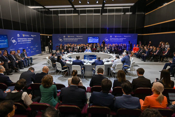 Diễn đàn Vận tải và Logistics Quốc tế tổ chức tại St. Petersburg (Liên bang Nga) ngày 1-3/4/2026 quy tụ đại diện cấp cao từ cơ quan quản lý, tổ chức quốc tế và các tập đoàn vận tải lớn.