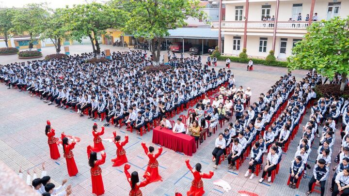 Học sinh Trường THPT B Hải Hậu tham gia buổi thi thử IELTS do BUV tổ chức.