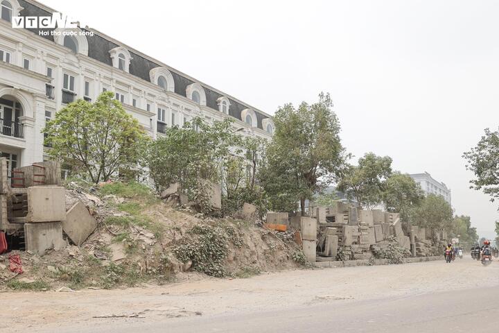 Người Hà Nội 'ngộp thở' giữa bụi mịt mù từ công trình xây dựng - 23