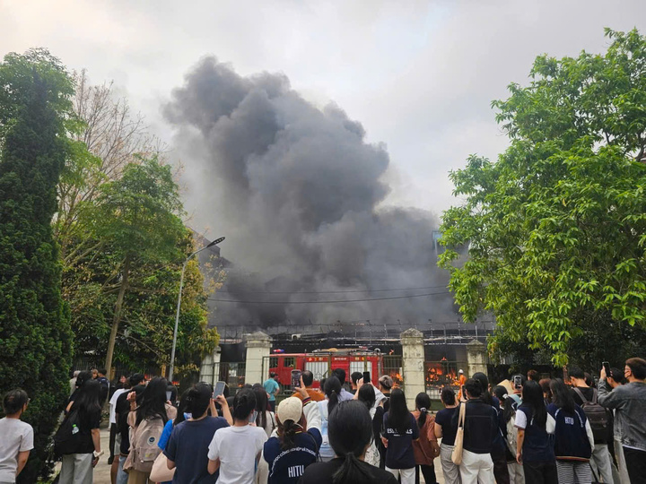 Đám cháy thiêu rụi 7 ki-ốt kinh doanh hàng tiêu dùng.