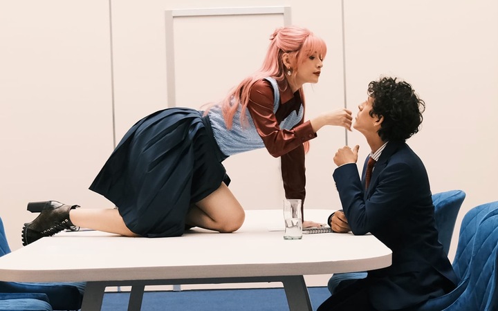 Một phân cảnh trong MV "Black hickey" bị gỡ bỏ của Chi Pu.