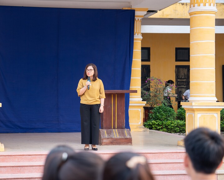 Cô Dương Hồng Loan phát biểu tại sự kiện.