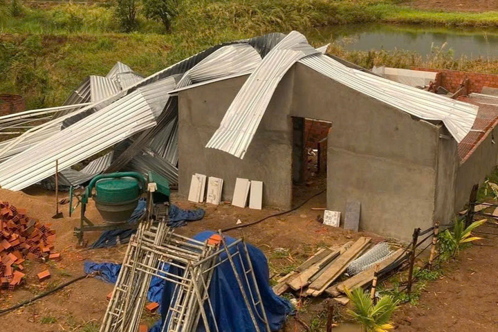 Nhiều nhà dân tốc mái tại xã Đăk Pơ. (Ảnh: UNBD xã Đăk Pơ)