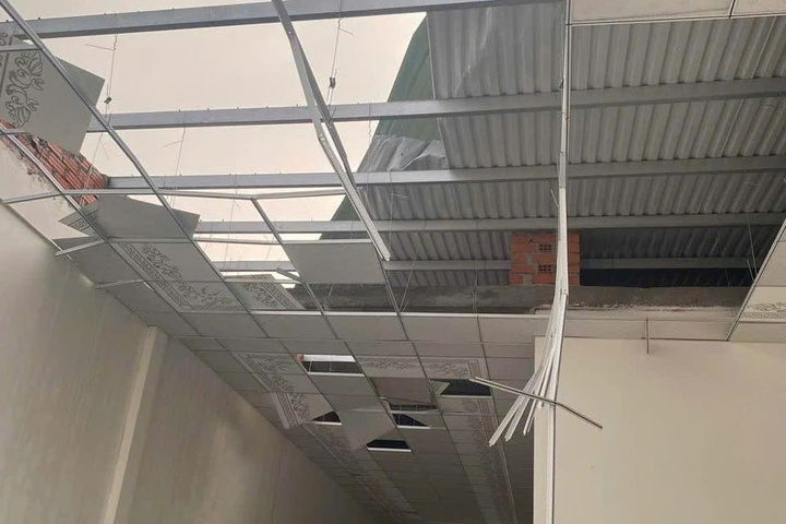 Một ngôi nhà bị tốc mái tôn ở xã Đăk Pơ bị tốc mái. (Ảnh: UNBD xã Đăk Pơ).