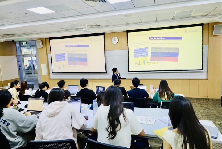 Việt Anh trong một bài giảng tại Đại học VinUni, tháng 6/2025.