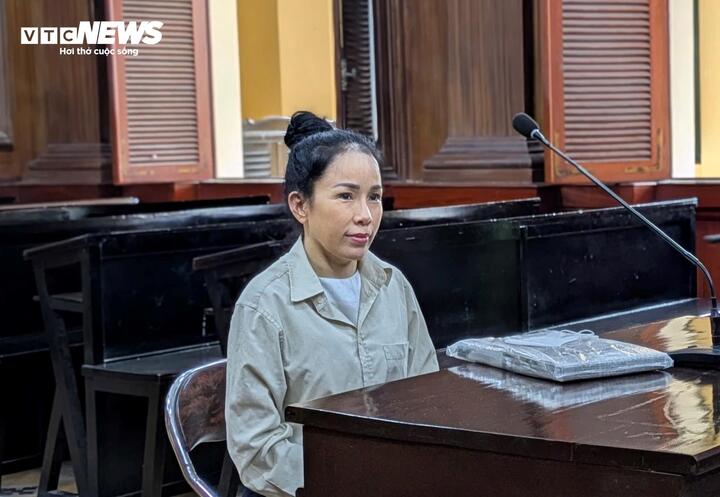 Bị cáo Đinh Thị Lan tại phiên toà.