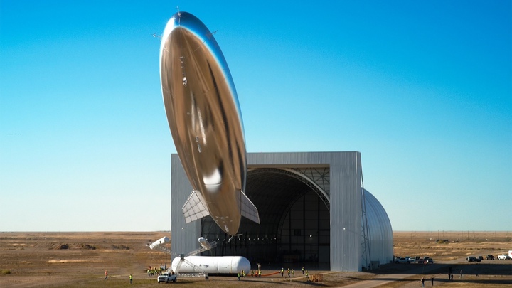 Khí cầu SE2 của Sceye được chuẩn bị tại nhà chứa khổng lồ trước chuyến bay thử nghiệm. (Nguồn: Sceye)