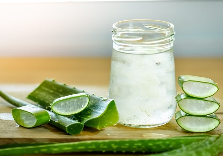 Uống nước lô hội được cho là có thể hỗ trợ cải thiện một số vấn đề tiêu hóa.