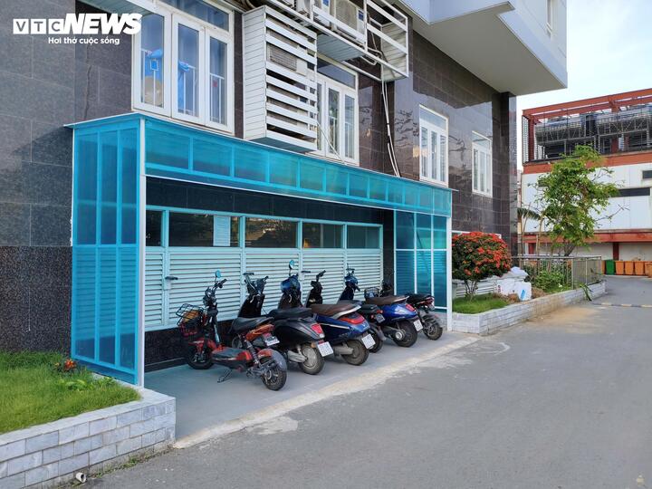 Một số chung cư tại TP.HCM bố trí khu vực riêng biệt phục vụ sạc xe điện tạo thuận lợi cho cư dân.