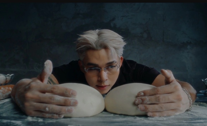 Jun Phạm phải gỡ MV "Truth or Dare" vì bị cho là “gợi ẩn ý tình dục”.