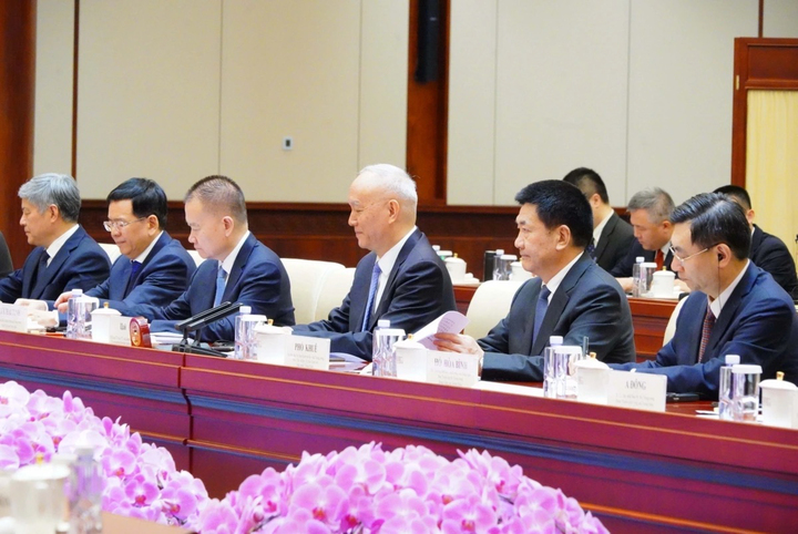 Chánh Văn phòng Trung ương Đảng Cộng sản Trung Quốc Thái Kỳ phát biểu tại hội đàm.