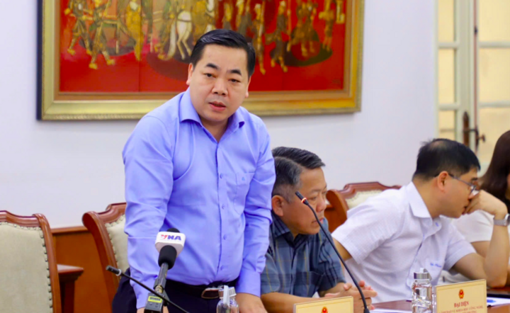 Ông Trần Hướng Dương, Cục Phó Cục Nghệ thuật Biểu diễn thông tin tại buổi họp báo sáng 15/4.