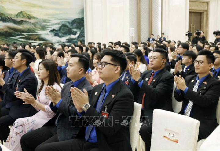 Đại biểu thanh niên Việt Nam - Trung Quốc tham gia chương trình “Hành trình Đỏ nghiên cứu, học tập” tại cuộc gặp gỡ với Tổng Bí thư, Chủ tịch nước Tô Lâm và Tổng Bí thư, Chủ tịch nước Trung Quốc Tập Cận Bình. (Ảnh: Thống Nhất/TTXVN)