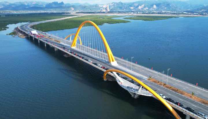 Lãnh đạo tỉnh Quảng Ninh chỉ đạo nghiên cứu kỹ phương án xây dựng trung tâm hành chính mới trong chiến lược mở rộng không gian đô thị vịnh Cửa Lục.