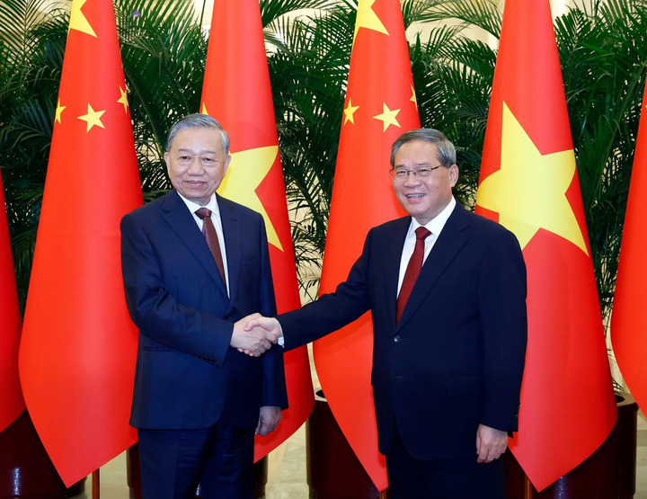 Tổng Bí thư, Chủ tịch nước Tô Lâm hội kiến Thủ tướng Quốc vụ viện Trung Quốc Lý Cường. (Ảnh: Thống Nhất/TTXVN)