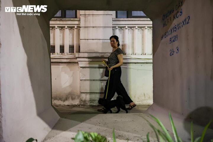 Xuyên đêm thi công loạt công trình chống ngập trong lòng phố cổ Hà Nội - 18