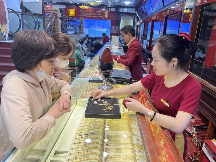 Giá vàng hôm nay đi xuống. (Ảnh: Minh Đức).