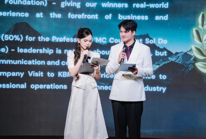 Từ những trải nghiệm thực tế đó, Trang cùng nhóm sinh viên đến từ nhiều chuyên ngành khác nhau phát triển dự án NAVEEclass - sáng kiến nhằm hỗ trợ học sinh khiếm thị học tiếng Anh.