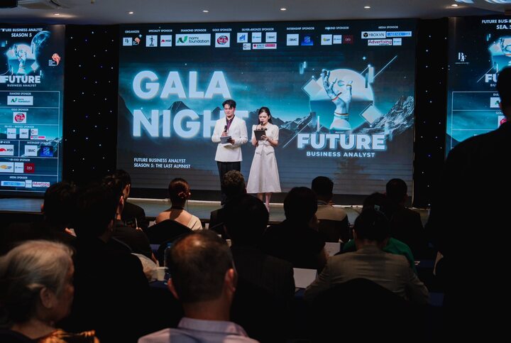 Trong nền tảng này, các công cụ trí tuệ nhân tạo được tích hợp để hỗ trợ chuyển đổi tài liệu sang âm thanh, ghi chú tự động và cá nhân hóa trải nghiệm học tập. Nhờ đó, người học có thể chủ động ôn luyện và rèn luyện phản xạ ngoại ngữ theo nhu cầu riêng. Trang cho rằng công nghệ, nếu được thiết kế đúng cách, có thể trở thành “trợ lý học tập” hiệu quả cho người khiếm thị.