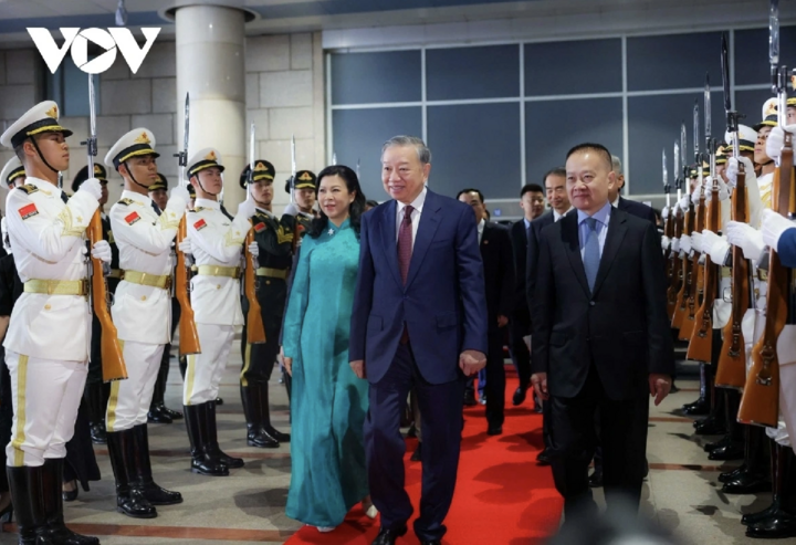 Sáng ngày 16/4, Tổng Bí thư, Chủ tịch nước Tô Lâm và Phu nhân cùng Đoàn đại biểu cấp cao Việt Nam đã rời Thủ đô Bắc Kinh tới thăm và làm việc tại thành phố Nam Ninh.
