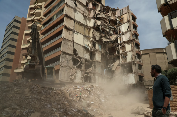 Hàng loạt ngôi nhà ở Lebanon bị phá huỷ trong cuộc chiến. (Ảnh: Reuters)