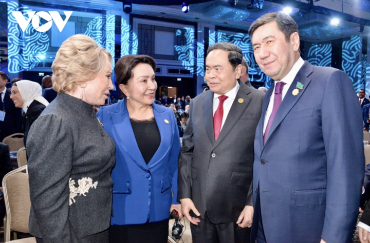 Chủ tịch Quốc hội Trần Thanh Mẫn trao đổi với bà Valentina Ivanovna Matviyenko Chủ tịch Hội đồng Liên bang Nga.