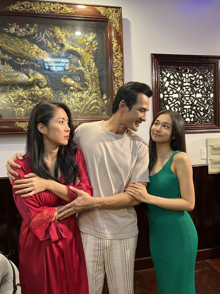 Bộ phim "Bóng ma hạnh phúc" gây sốt mạng xã hội.