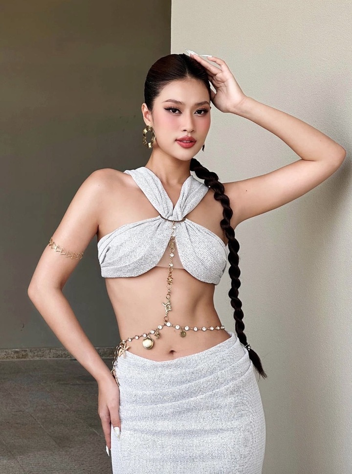 Sinh năm 1999, quê Long An, Đoàn Thiên Ân từng là Hoa khôi Áo dài nữ sinh Việt Nam trước khi đăng quang Miss Grand Vietnam 2022 và lọt top 20 Miss Grand International. Sau đăng quang, cô hoạt động sôi nổi trong nhiều lĩnh vực, từ thời trang, chương trình thực tế đến điện ảnh.