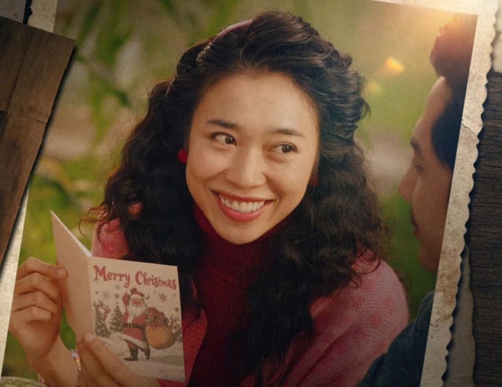 Diễn viên Nguyên Thảo đảm nhận vai Huệ trong "Hẹn em ngày nhật thực". Vai diễn của cô chính là nhân tố quan trọng giúp cân bằng nhịp độ phim mang đến những tiếng cười giải trí nhí nhảnh đầy duyên dáng nhưng không kém phần lắng đọng.