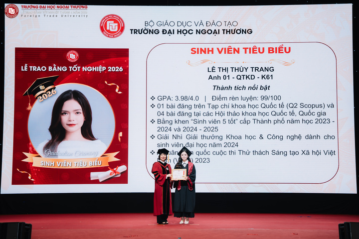 Ngay từ năm hai đại học, khi bắt đầu quan tâm đến lĩnh vực khởi nghiệp và đổi mới sáng tạo, Trang sớm nhận ra rằng những ý tưởng có giá trị thường không xuất phát từ sự tưởng tượng đơn thuần. “Những ý tưởng bền vững hiếm khi đến từ bàn làm việc. Chúng thường bắt đầu từ những điều mình nhìn thấy, chạm vào và trăn trở trong đời sống", Trang nói.