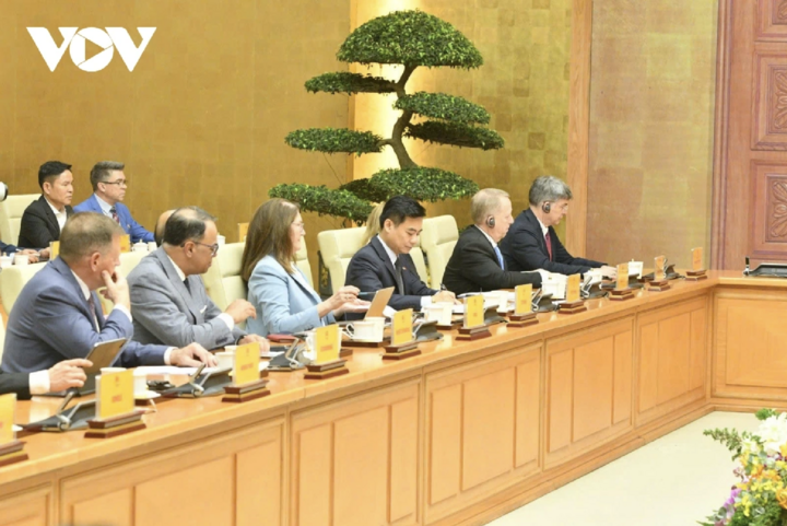 Đoàn doanh nghiệp Mỹ bày tỏ mong muốn Việt Nam tiếp tục cải cách, đơn giản hóa thủ tục hành chính, hài hòa hóa với thông lệ quốc tế; tiếp tục cải thiện môi trường đầu tư...