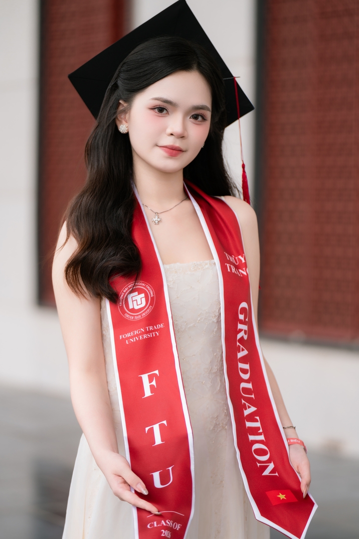 Theo nữ sinh, những trải nghiệm từ hoạt động tình nguyện và các dự án xã hội giúp cô nhìn nhận rõ hơn những khoảng trống trong giáo dục và vai trò của công nghệ trong việc giải quyết các vấn đề đó.