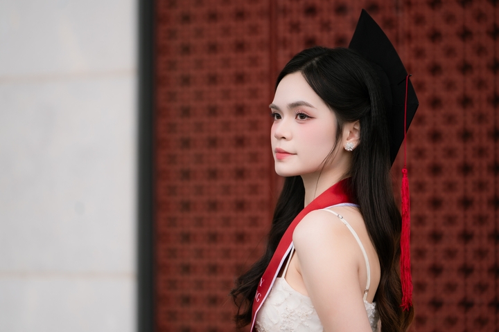 Suốt thời gian học tại Đại học Ngoại thương, Thùy Trang lựa chọn kết hợp giữa học tập, nghiên cứu khoa học và các hoạt động hướng tới cộng đồng.