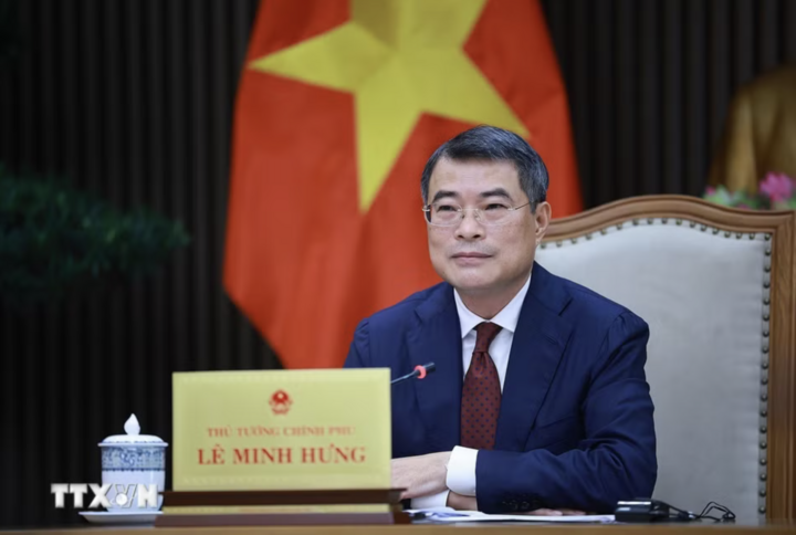 Thủ tướng Lê Minh Hưng điện đàm với Thủ tướng Singapore.