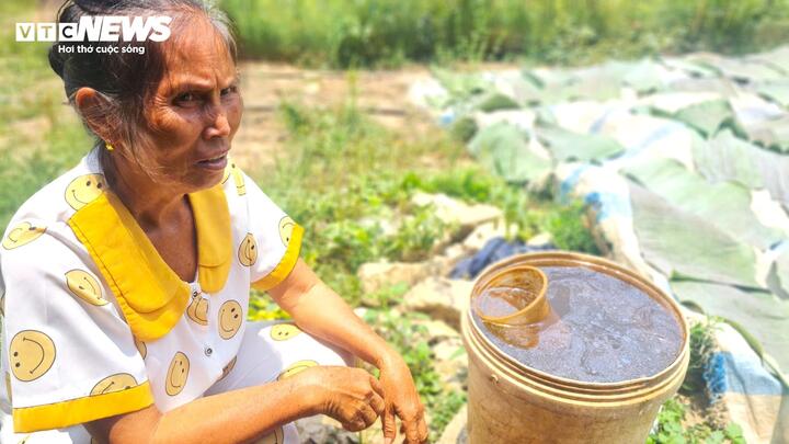 Bà Nông Thị Biến nói rằng bà rất mong có nước sạch để con cháu mình được dùng thoải mái.