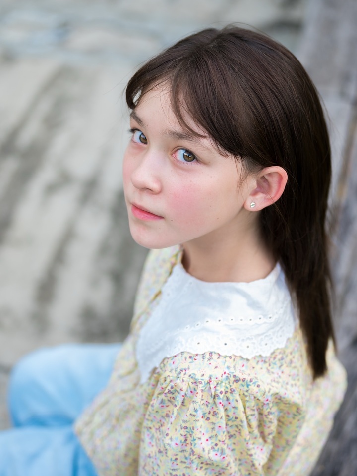 Sở hữu nét đẹp lai thanh thoát, sống mũi cao, đôi mắt to và nụ cười rạng rỡ, Nina nhanh chóng gây thiện cảm với người hâm mộ.