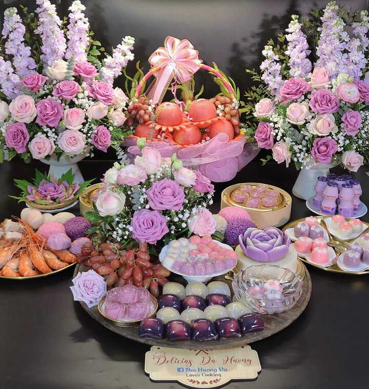 Mâm lễ cúng Tết Hàn thực với màu sắc bắt mắt.