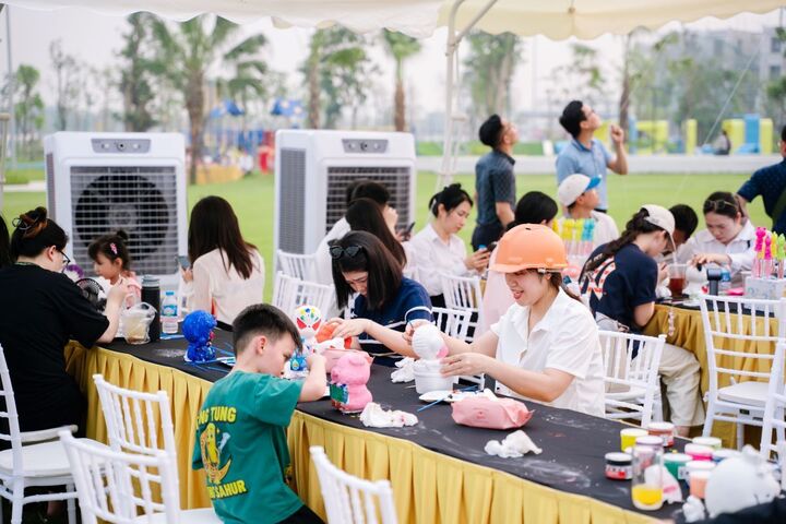 Nhiều hoạt động sôi nổi tại lễ bàn giao nhà cho hàng trăm cư dân Vinhomes Wonder City ngày 11/4 vừa qua.