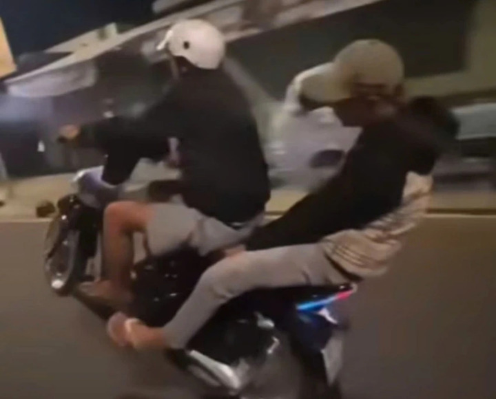 M. lái xe chở bạn rồi bốc đầu sau đó đăng clip lên mạng xã hội khoe chiến tích.