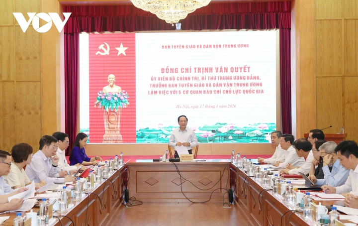 Trưởng Ban Tuyên giáo và Dân vận Trung ương Trịnh Văn Quyết phát biểu tại buổi làm việc.