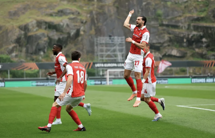 Aston Villa - Nottingham Forest và Braga - Freiburg là hai cặp bán kết ở Europa League 2025-2026. (Nguồn: Yahoo Sports)