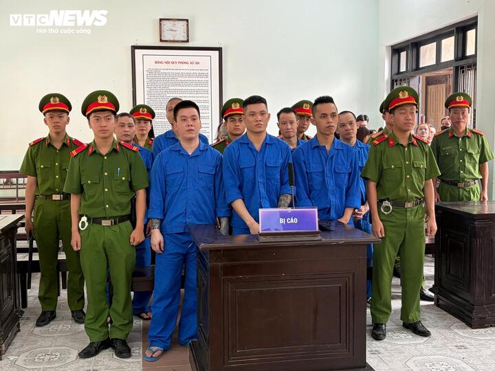 Các bị cáo tại phiên tòa xét xử sơ thẩm. (Ảnh: Ngọc Minh)